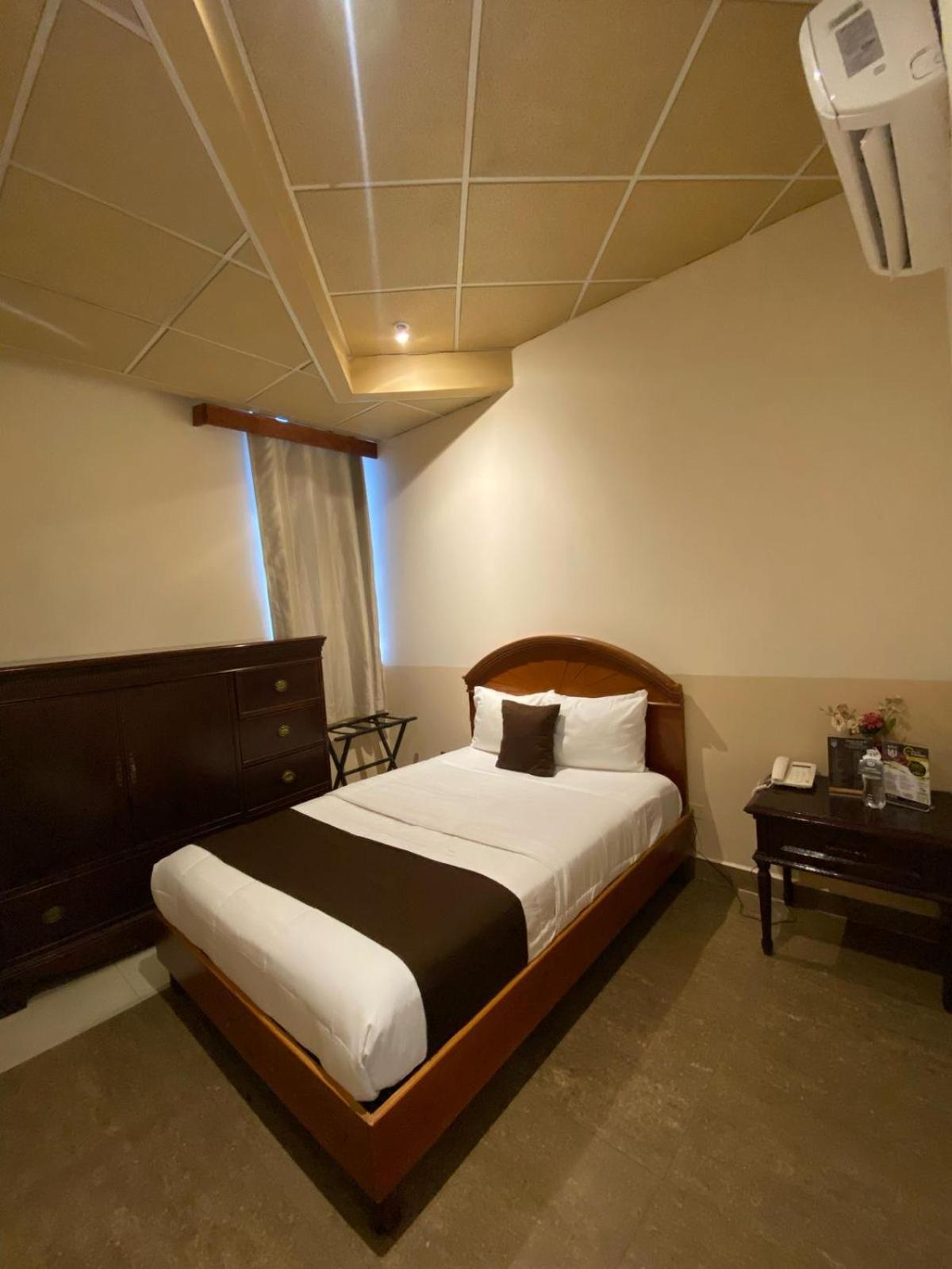 El Regio Hotel Monterrey Kültér fotó